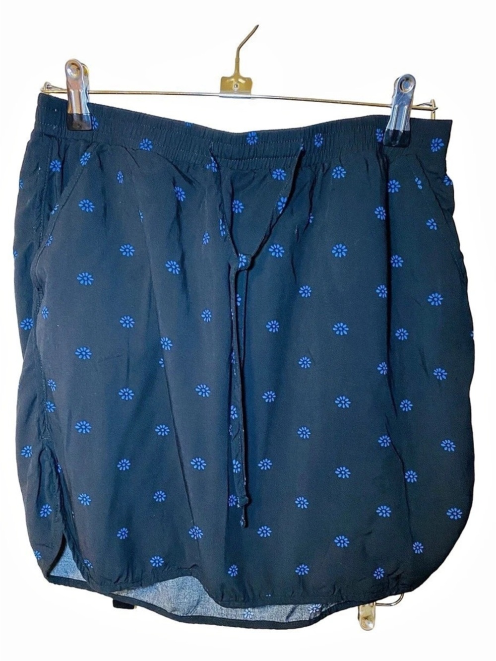 Old Navy Floral Skirt in Black & Blue Size Medium